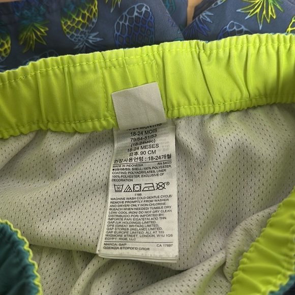 GAP pineapple swim trunks - Picture 3 of 3
